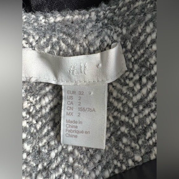 H&M Beautiful Herringbone Wool Blend Zip Up Coat Gray & White SZ 2 - Picture 6 of 7
